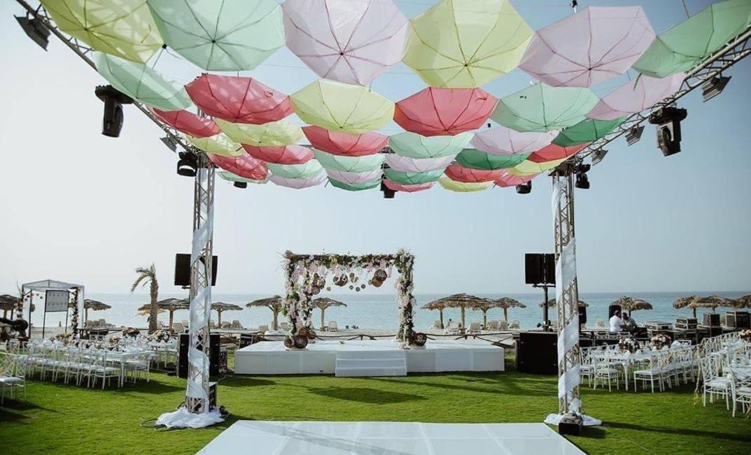 Borg El Arab Beach Resort Eksteriør billede A canopy of umbrellas
