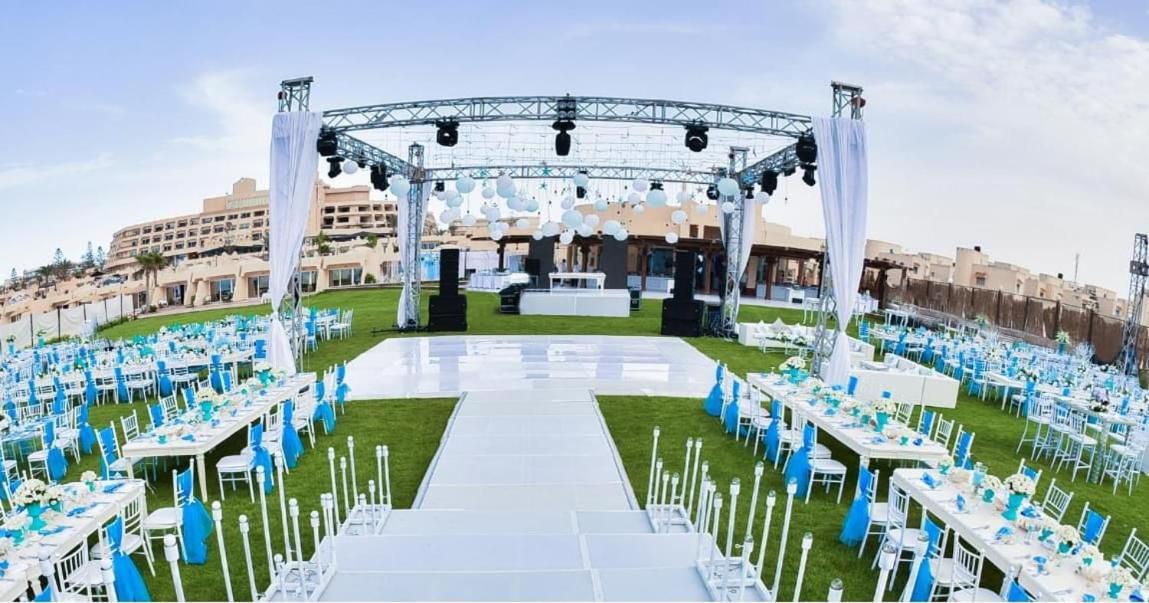 Borg El Arab Beach Resort Eksteriør billede The lawn at the Grand Hotel