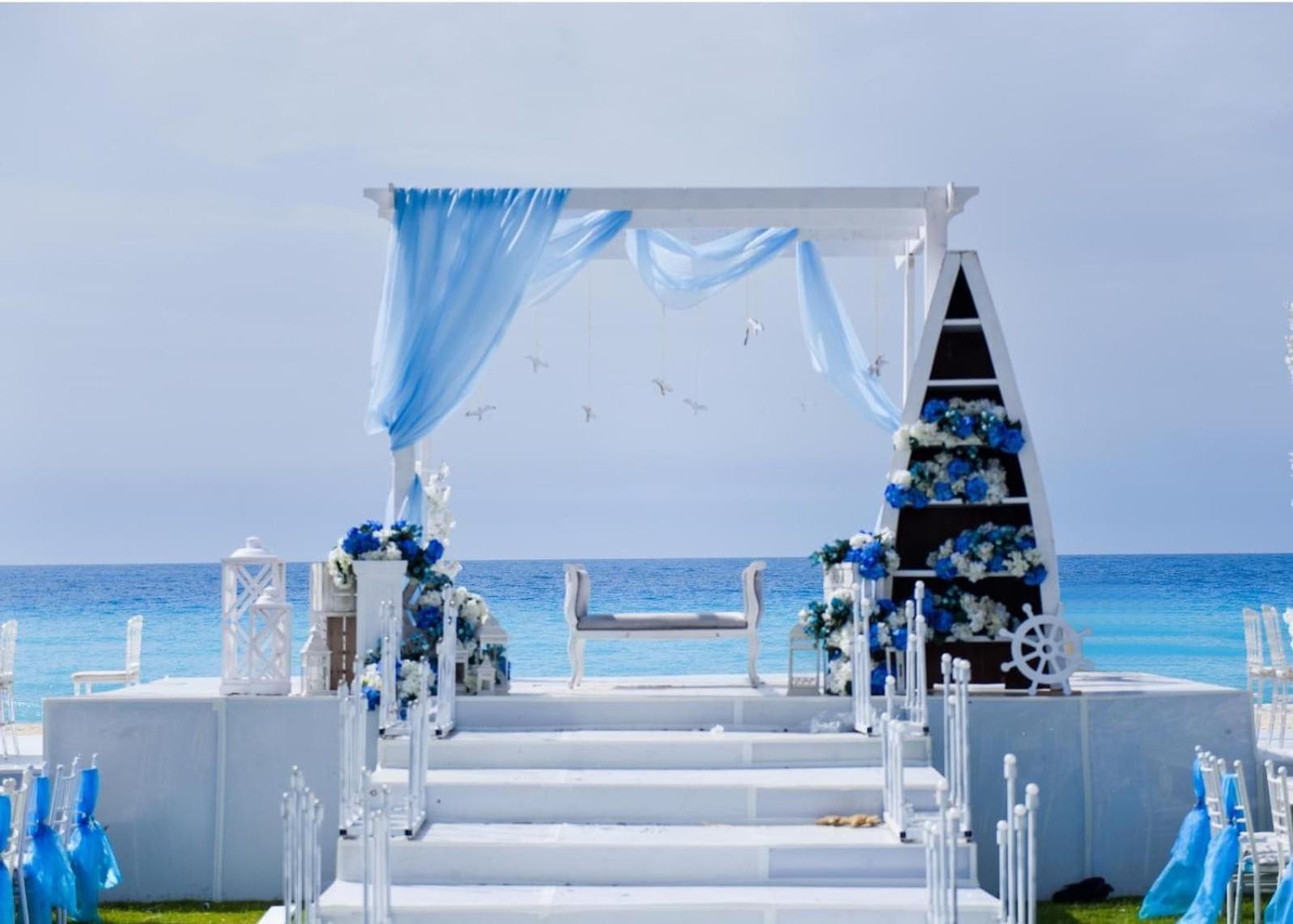 Borg El Arab Beach Resort Eksteriør billede A beach wedding