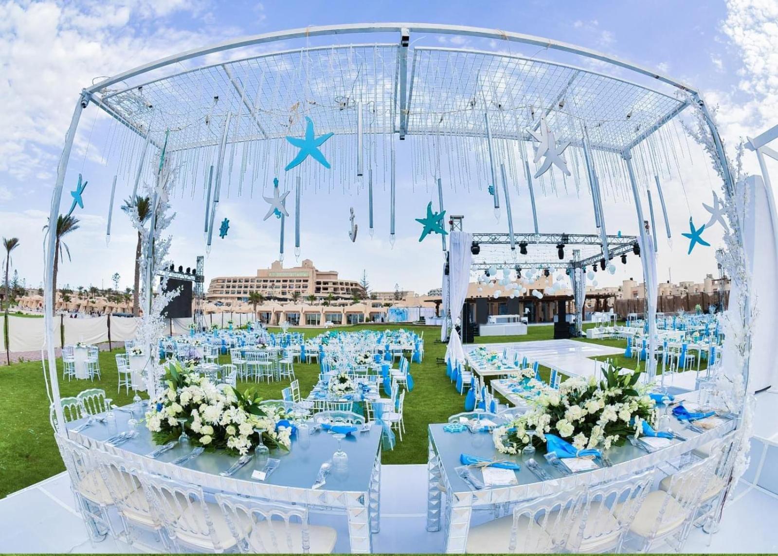 Borg El Arab Beach Resort Eksteriør billede The lawn at the Jumeirah Beach Hotel