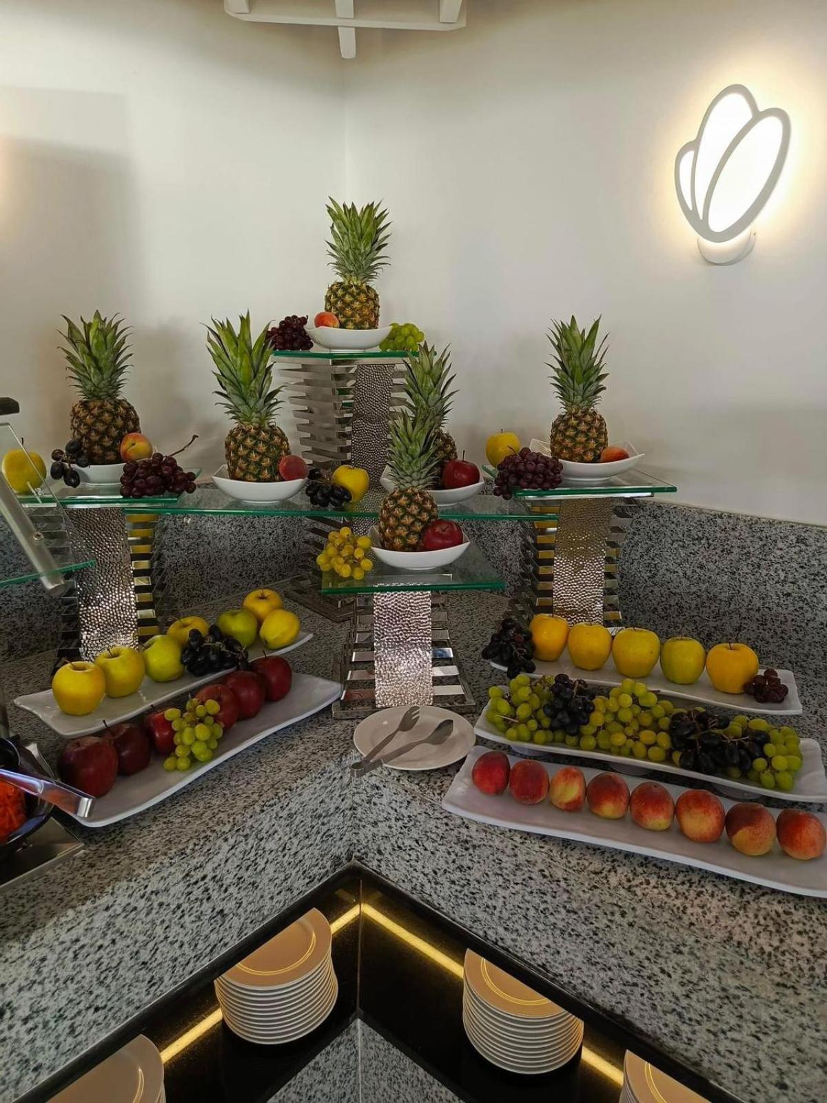 Borg El Arab Beach Resort Eksteriør billede Fruit display