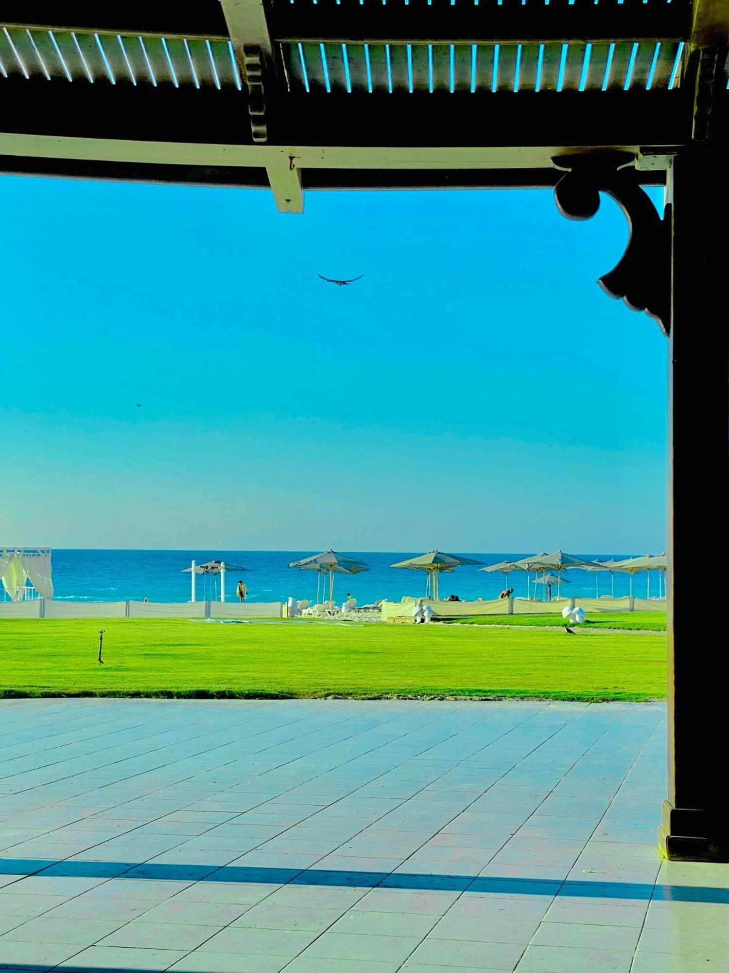 Borg El Arab Beach Resort Eksteriør billede The beach at the Grand Hotel