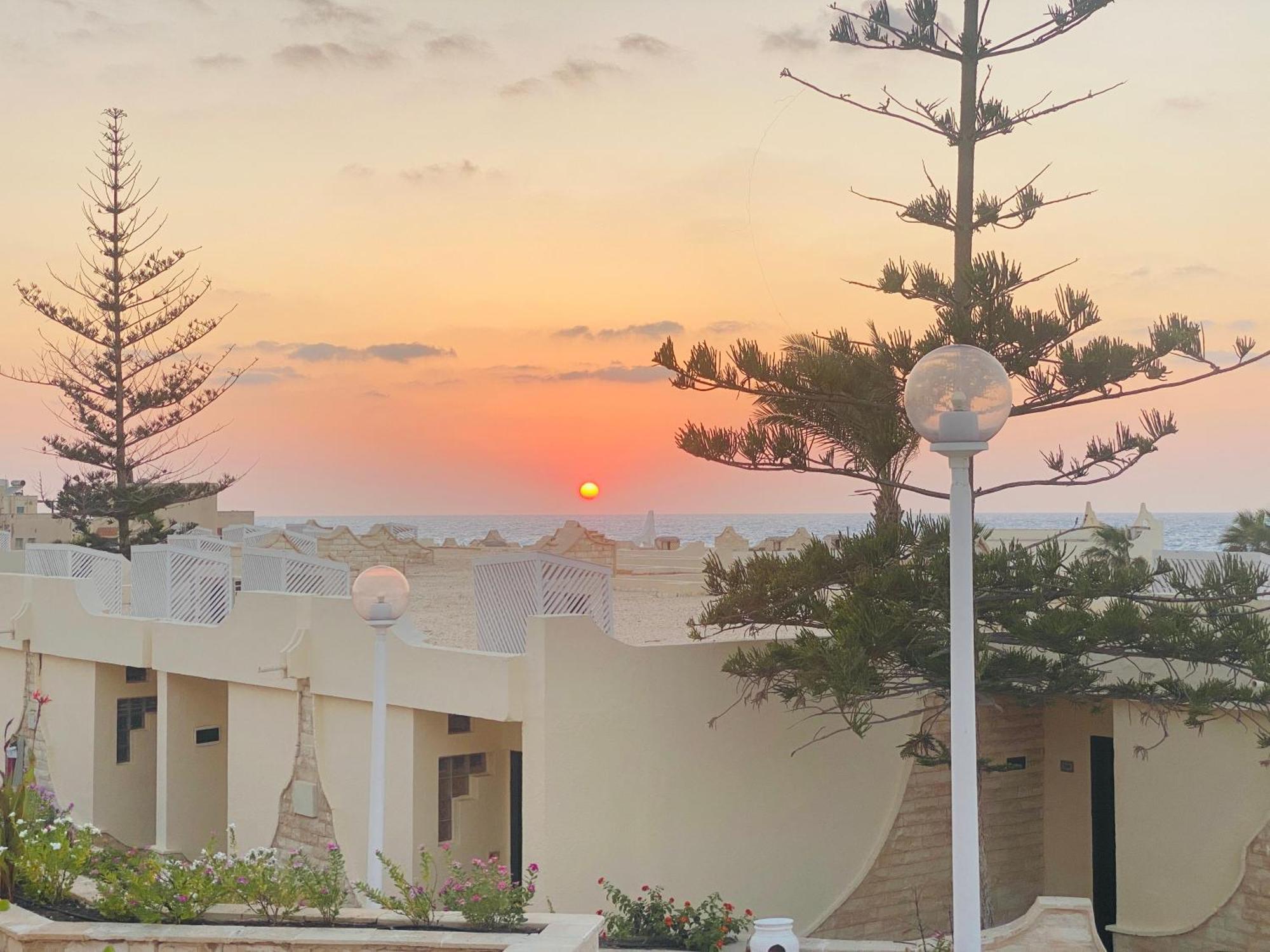 Borg El Arab Beach Resort Eksteriør billede Sunset in Safi